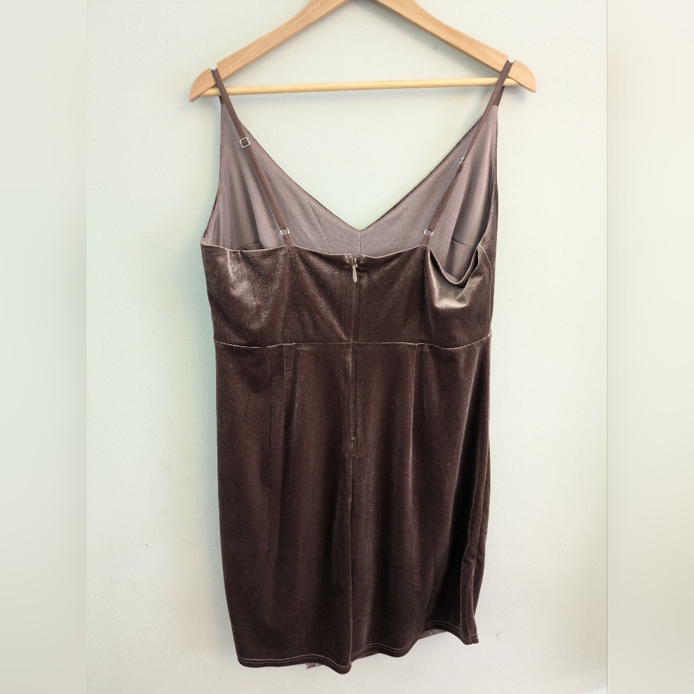 Forever 21 Velvet Faux Wrap Strappy Dress Size 2X Brown - Picture 2 of 3